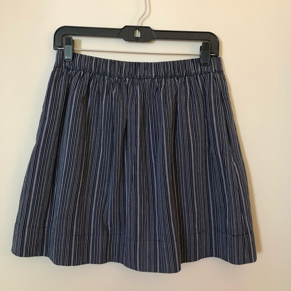 Gap- Navy with white stripe skirt with pockets - Picture 2 of 3
